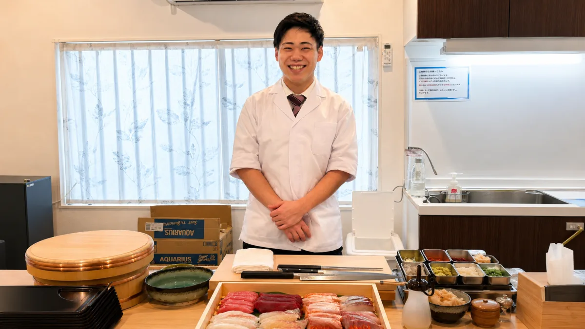 寿司の出張準備をする翔太さん